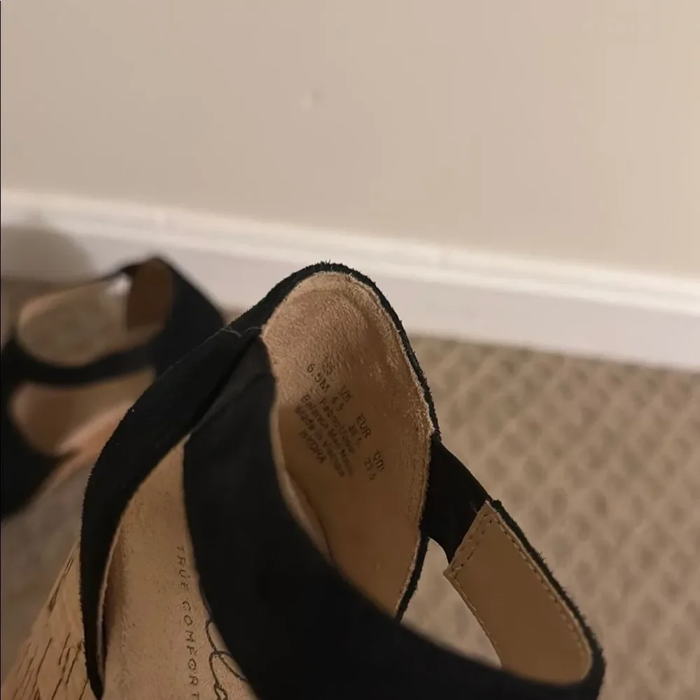 EUC Elegant‎ Black and tan fancy wedge heels